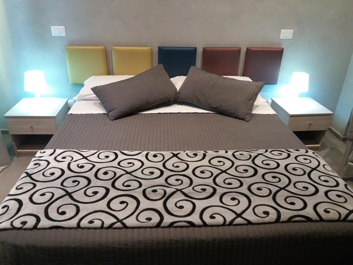 Maliziusella Hotel Наполи Екстериор снимка