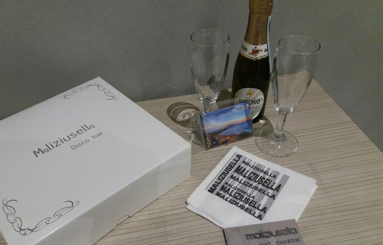 Maliziusella Hotel Наполи Екстериор снимка